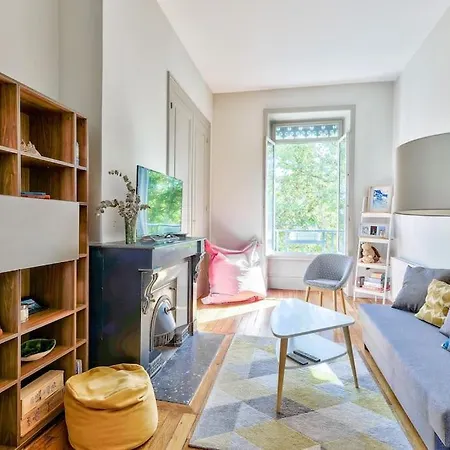 Duplex Spacieux Au Coeur De Lägenhet
