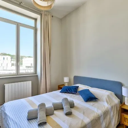 Duplex Spacieux Au Coeur De Lägenhet *